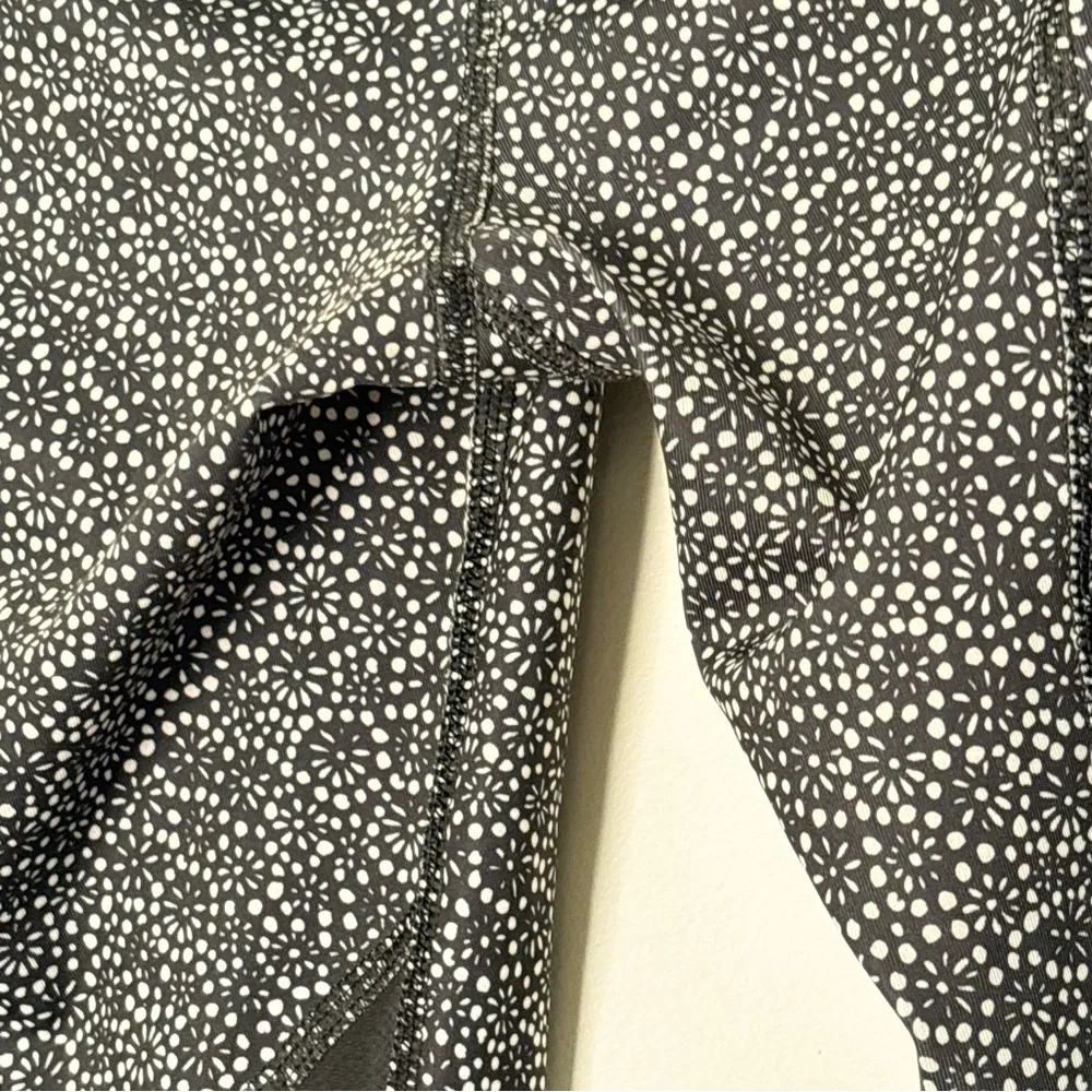 Lululemon Pace Rival Crop Leggings W/ Pockets Size 6 Freckle Flower Black White